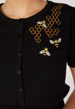 Bee Embroidered Cardigan - Dangerfield -HELL BUNNY SHOP Capture d403bd6a f862 4d5d 8bb3 fca35c75af92