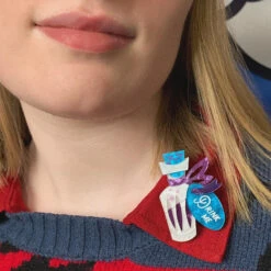 Alice Down The Rabbit Hole Brooch & Drink Me Brooch Set - Erstwilder -HELL BUNNY SHOP bh74452 3000 drink me brooch model 800x e8009046 edba 42ba 8fb1 7440783d4e12