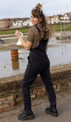 Black Stone Wash Dungarees - Run & Fly -HELL BUNNY SHOP blackstonewashdungs19 590x 81d9cd60 5758 4f46 b16f 17524272eb0c